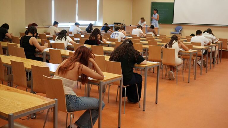 La PAU extraordinaria arranca hoy en la UCLM con 1735 estudiantes matriculados y sin incidencias La PAU extraordinaria arranca hoy en la UCLM con 1735 estudiantes matriculados y sin incidencias