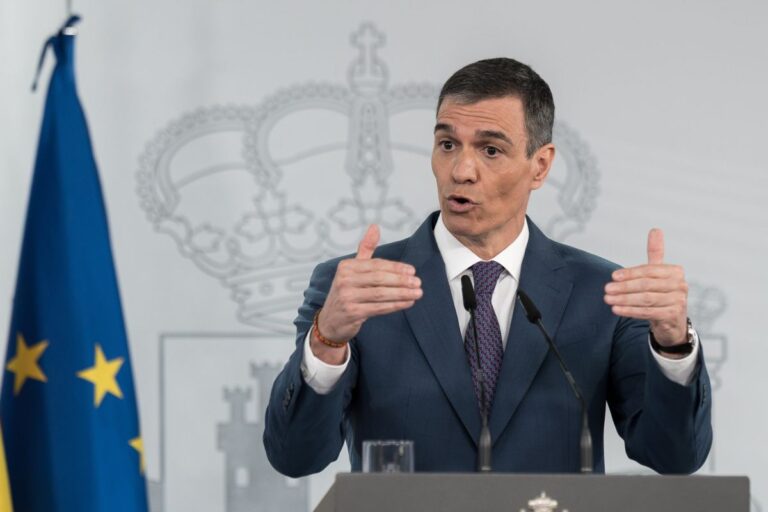 Sánchez avisa de la gravedad de la situación por los incendios: «Extremar la precaución es esencial»