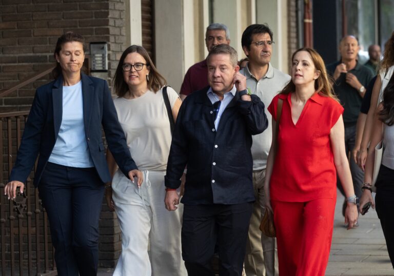 Page pide cuestión de confianza o elecciones en el Comité Federal