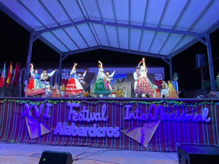 Bolaños de Calatrava acoge el Festival de Folklore Internacional “Alabarderos”