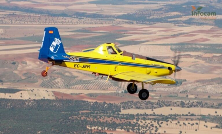 C-LM envía cuatro medios aéreos para ayudar en los incendios de Ávila y Extremadura