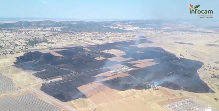 Extinguido el incendio que afectó a la línea de tren Madrid-Andalucía en Brazatortas