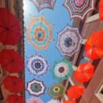 Valdepeñas saca a subasta sus paraguas de ganchillo de verano