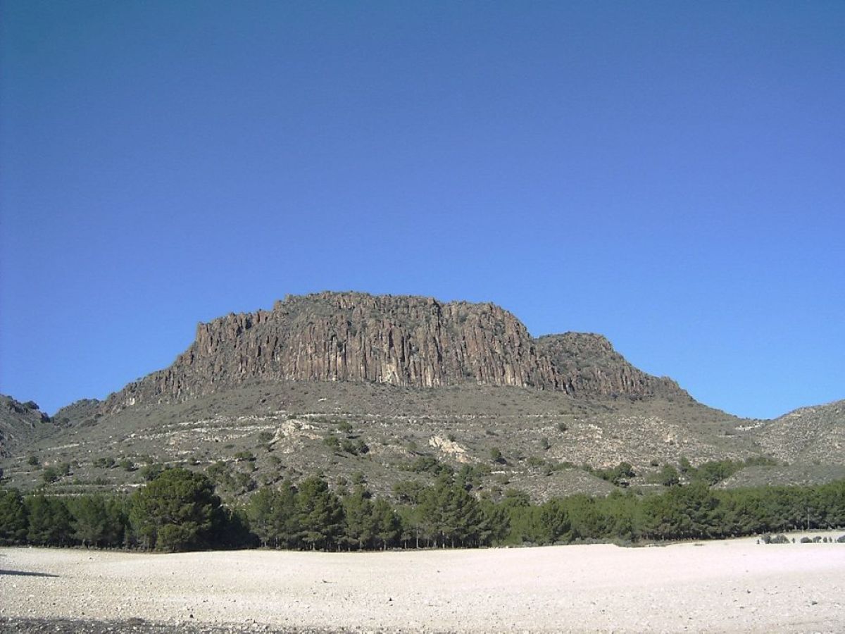El único volcán de la península con chimenea descubierta por la erosión está en Albacete