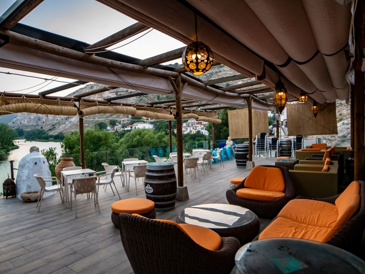 Cinco rincones ideales para comer en verano en Castilla-La Mancha: terrazas junto al río y ambiente de chiringuito