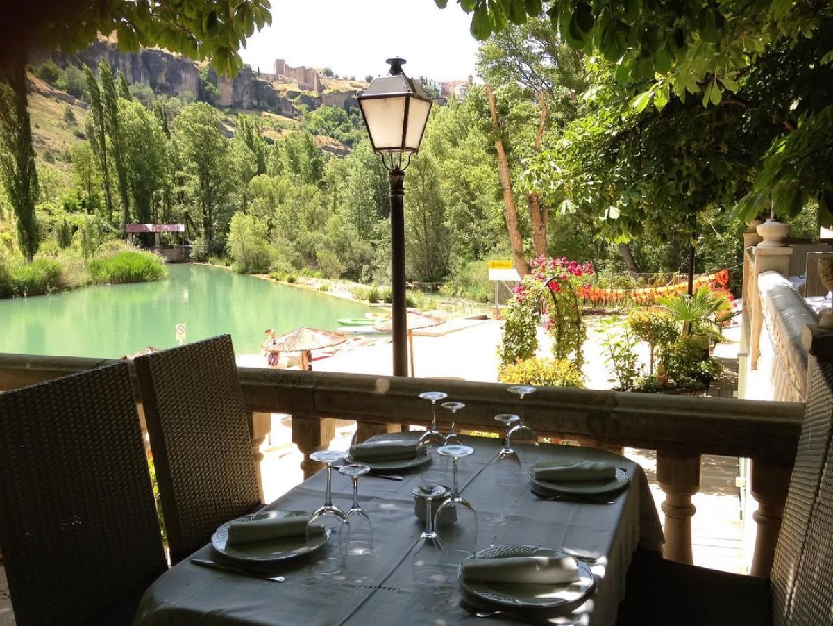 Cinco rincones ideales para comer en verano en Castilla-La Mancha: terrazas junto al río y ambiente de chiringuito