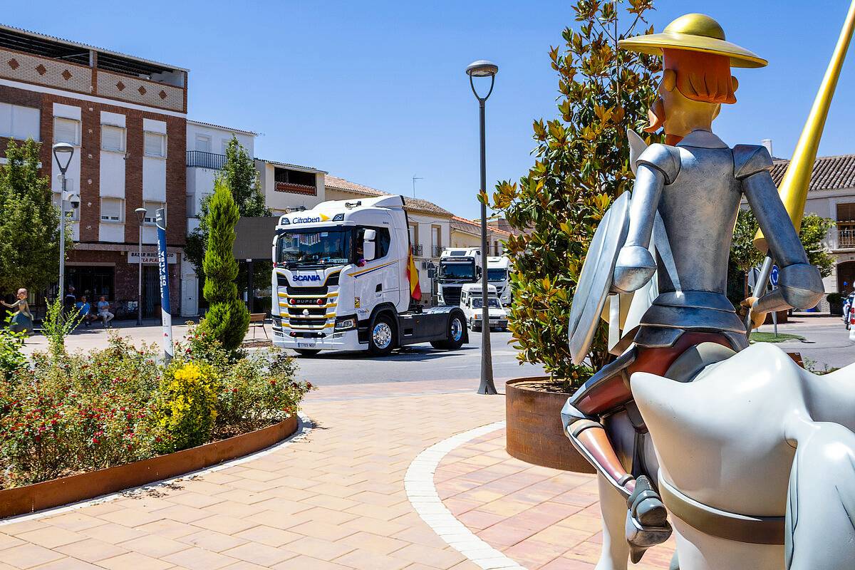 Argamasilla de Alba celebra San Cristóbal con una vistosa caravana de camiones