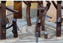 «Genitales» en el centro de Cuenca: denuncian vandalismo en la escultura de homenaje a los turbos