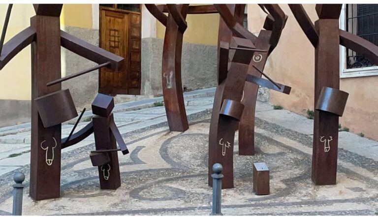 «Genitales» en el centro de Cuenca: denuncian vandalismo en la escultura de homenaje a los turbos