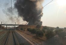 Suspendida la circulación de trenes entre Yeles y La Sagra por un incendio de una fábrica cercana a la vía