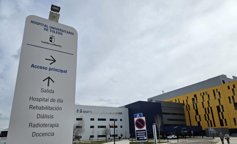 Un incendio de madrugada en La Puebla de Montalbán deja a un hombre de 80 años herido
