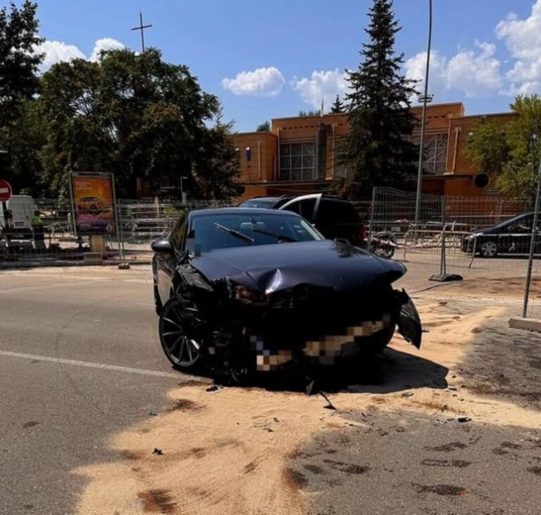 Herido tras chocar dos coches en la calle Hermanos Becerril de Cuenca
