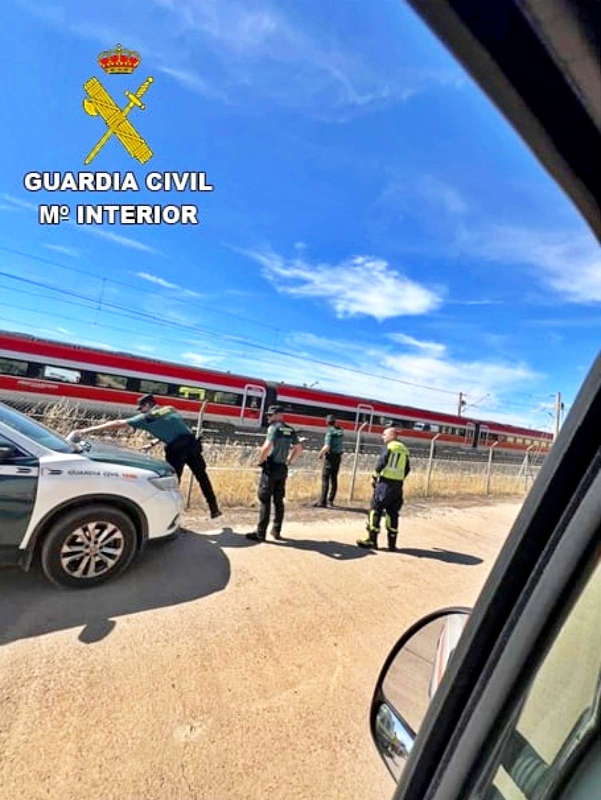 La Guardia Civil auxilia a más de 600 pasajeros tras el incendio de un tren AVE