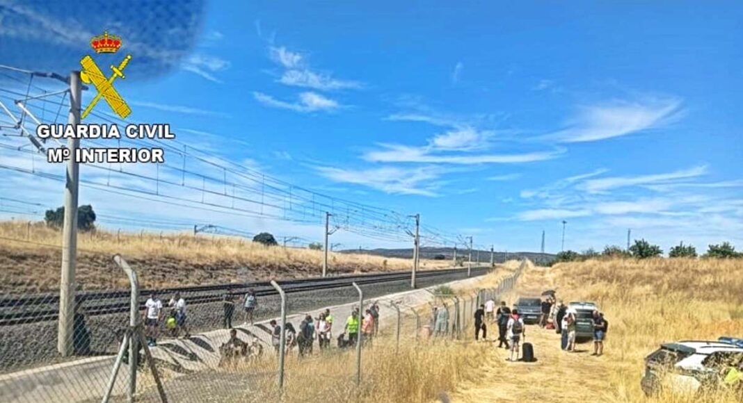 Auxilio Guardia Civil incendio tren AVE en Ciudad Real - 003