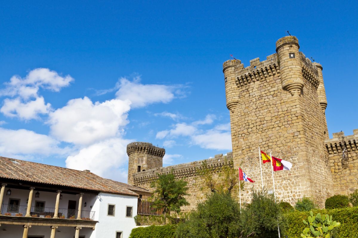 El Castillo de Oropesa, la fortaleza con piedra única en España convertido en Parador Nacional