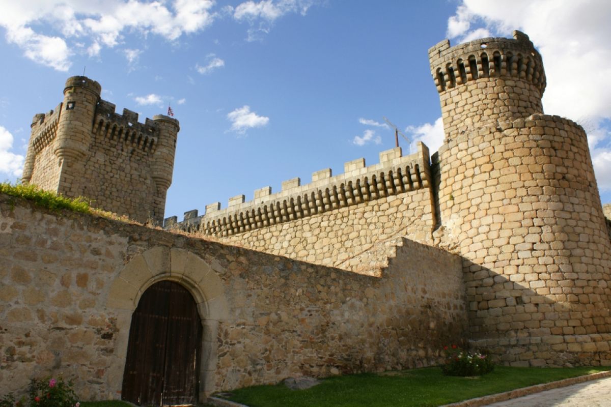 El Castillo de Oropesa, la fortaleza con piedra única en España convertido en Parador Nacional