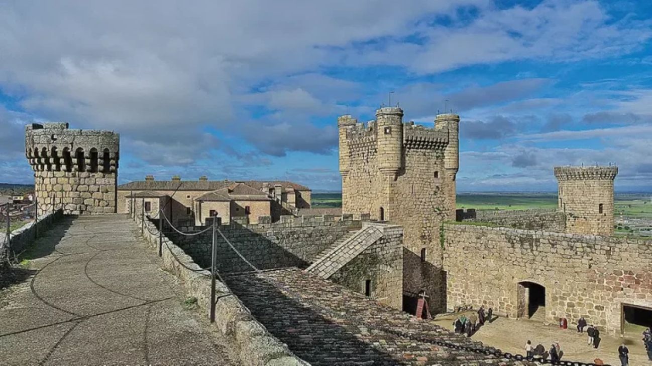 El Castillo de Oropesa, la fortaleza con piedra única en España convertido en Parador Nacional