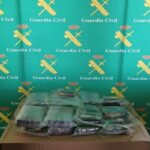 Conducía por Villarta de San Juan con 15 kilos de hachís escondidos en bolsas de ropa