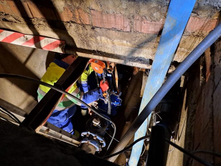 El Ayuntamiento de Bolaños intensifica la reparación de la red de agua potable para reducir averías y mejorar el pavimento urbano
