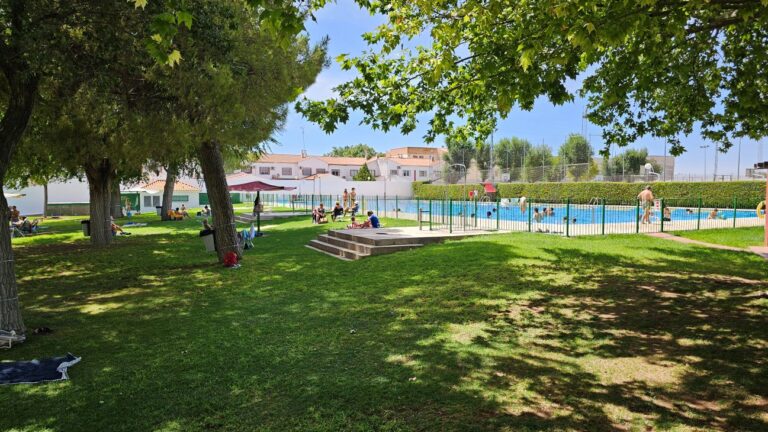 La piscina municipal de Manzanares permanecerá abierta hasta este domingo