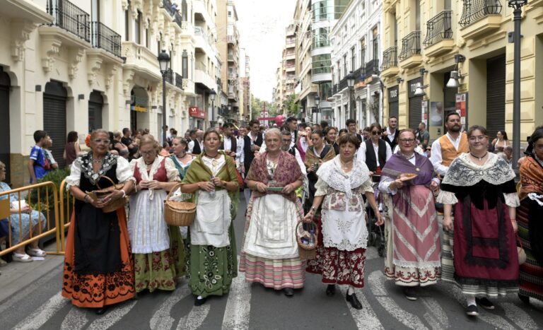 Albacete abre su Feria 2025 con emoción, devoción y una explosión de color