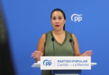 PP cree que Page «lleva una carta escondida en la manga y juega con una baraja marcada» y por eso sigue ligado a Sánchez