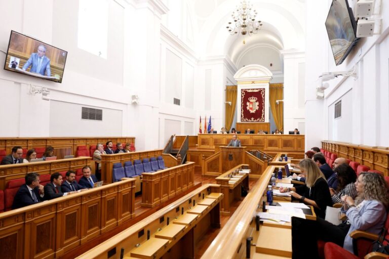 Bellido plantea cambiar las normas de las Cortes para evitar desvíos de dinero de los grupos a sus partidos políticos