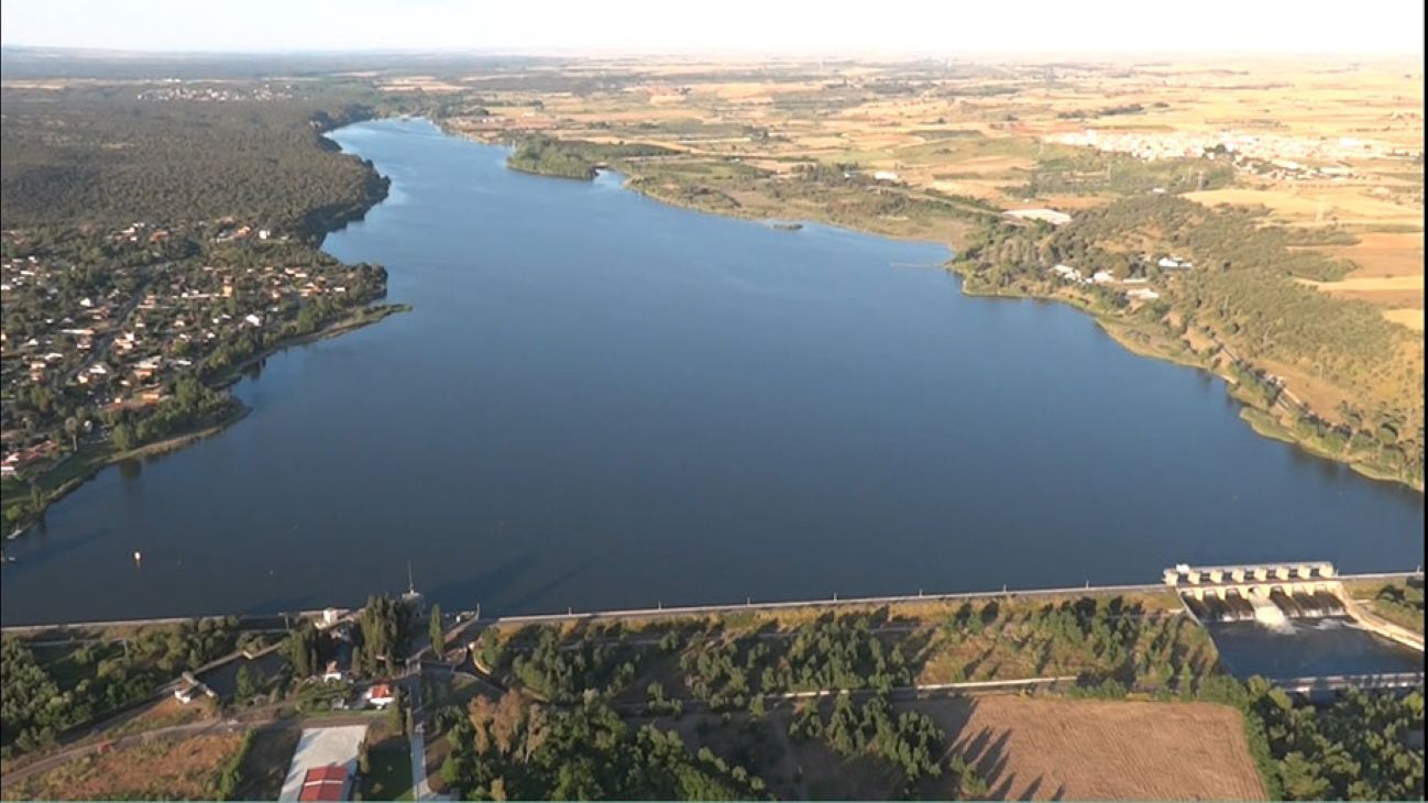 Despedir el verano entre paisajes serranos: el Embalse de Cazalegas, un refugio natural
