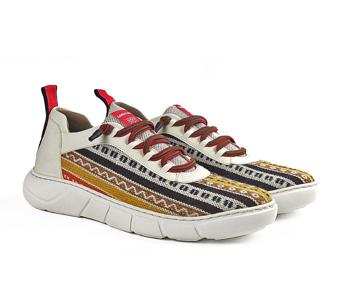 Las "gambiteras", las zapatillas con ADN manchego que lucen tradición y comodidad