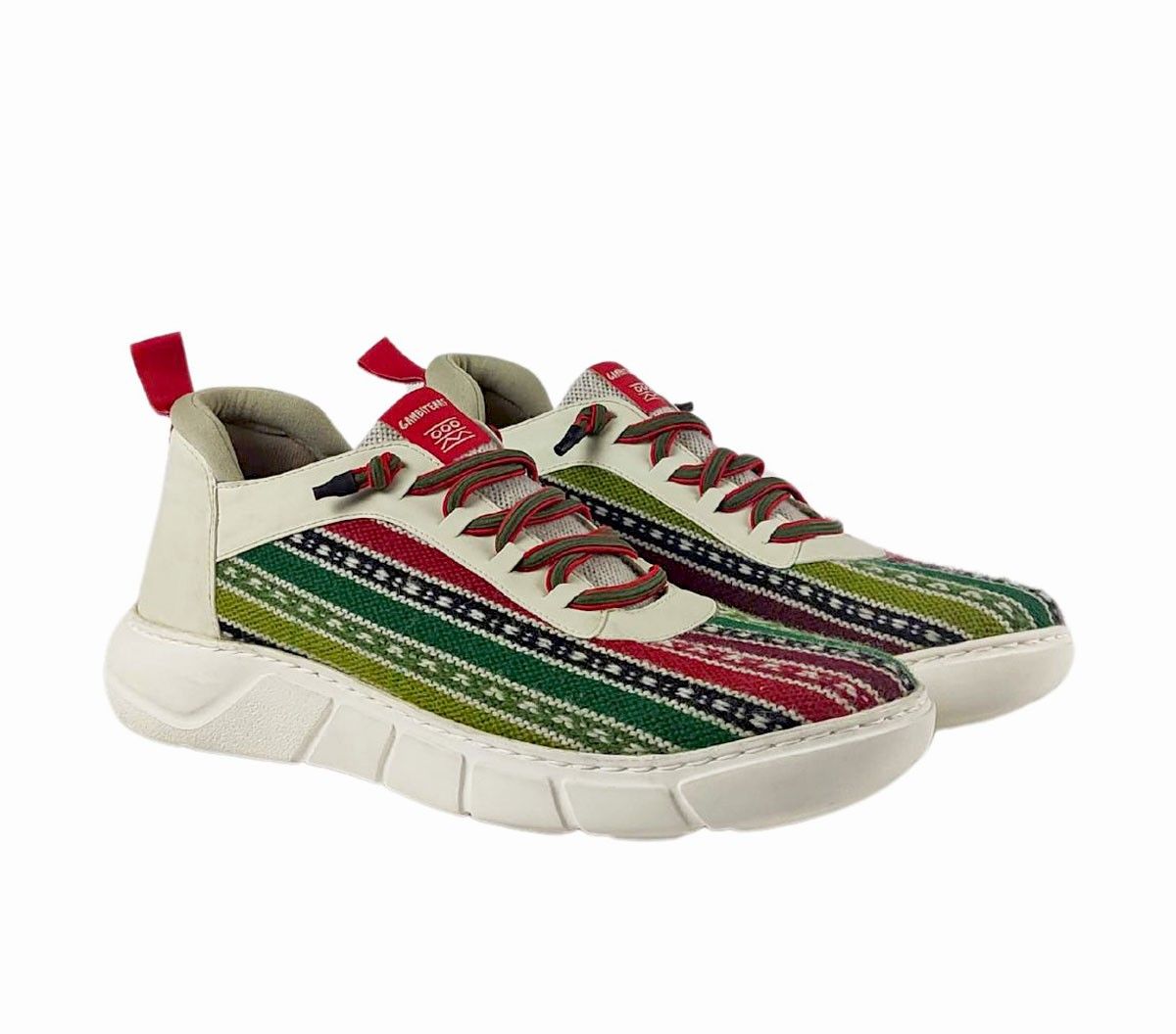 Las "gambiteras", las zapatillas con ADN manchego que lucen tradición y comodidad