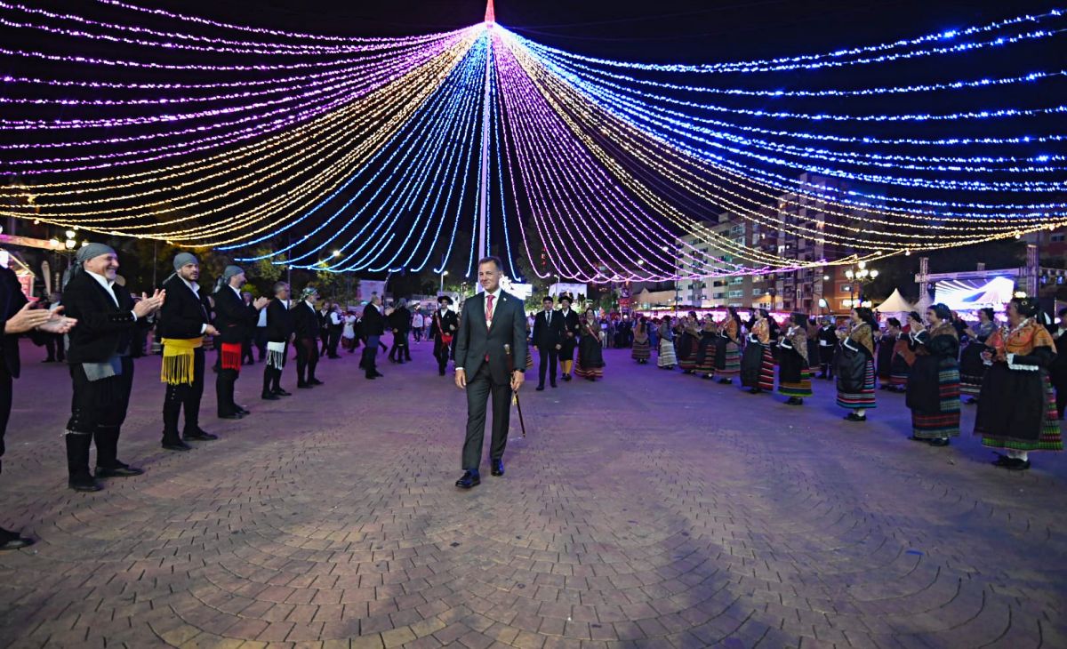 Albacete abre su Feria 2025 con emoción, devoción y una explosión de color