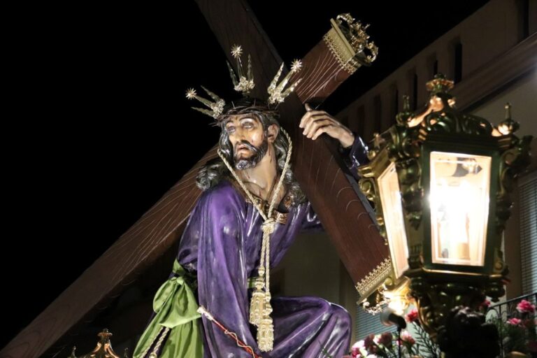 El traslado de la imagen de Nuestro Padre Jesús del Perdón da paso al primer fin de semana de las fiestas patronales