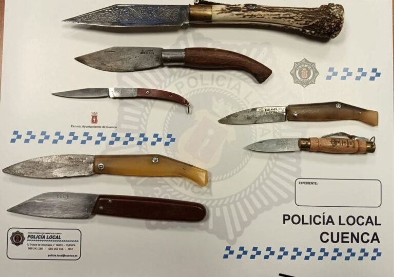 Fue detenido por ir sin casco en Cuenca y acabaron interviniendo siete navajas