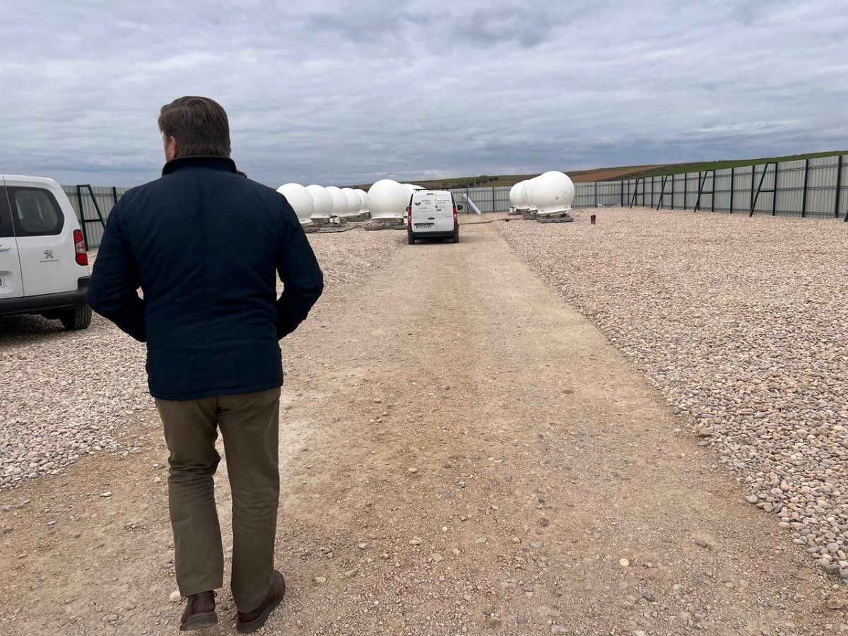 Parecen bombillas gigantes y están en Toledo: el proyecto de Elon Musk que siguió conectado a internet en el apagón