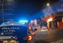 Bomberos y Policía local de Cuenca sofocan un incendio en un contenedor de Princesa Zaida