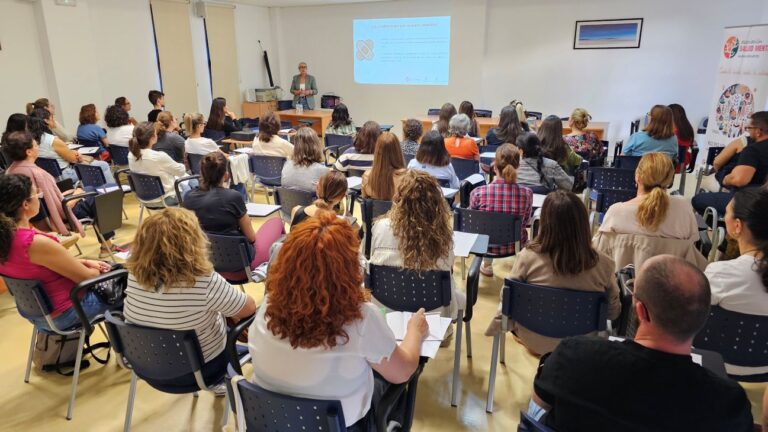 Alta asistencia en Manzanares a la charla sobre salud mental de Miriam Sánchez y Montse Vázquez