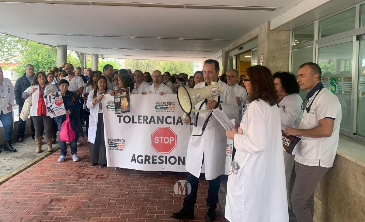 El personal sanitario del hospital de Manzanares condena las agresiones a sanitarios