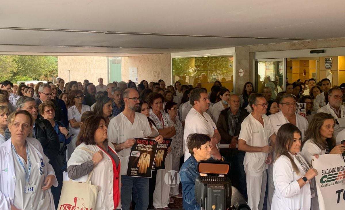 El personal sanitario del hospital de Manzanares condena las agresiones a sanitarios