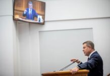 Page critica a Núñez: «Nadie entiende que aquí firme un pacto y en Murcia otro: ¿Dónde está engañando?»