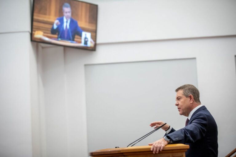 Page critica a Núñez: «Nadie entiende que aquí firme un pacto y en Murcia otro: ¿Dónde está engañando?»