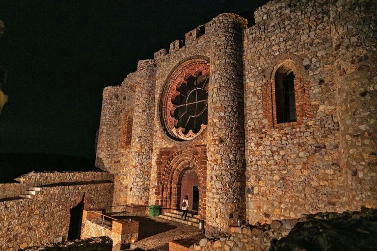 Calatrava La Nueva se llena de luz y arte en la VII Noche de las Velas