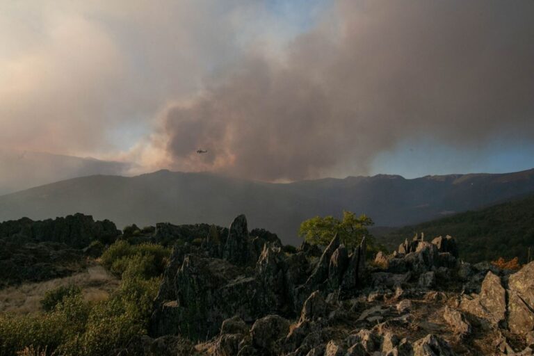 Extinguido el incendio del Pico del Lobo, en Peñalba de la Sierra, tras 22 días de trabajo