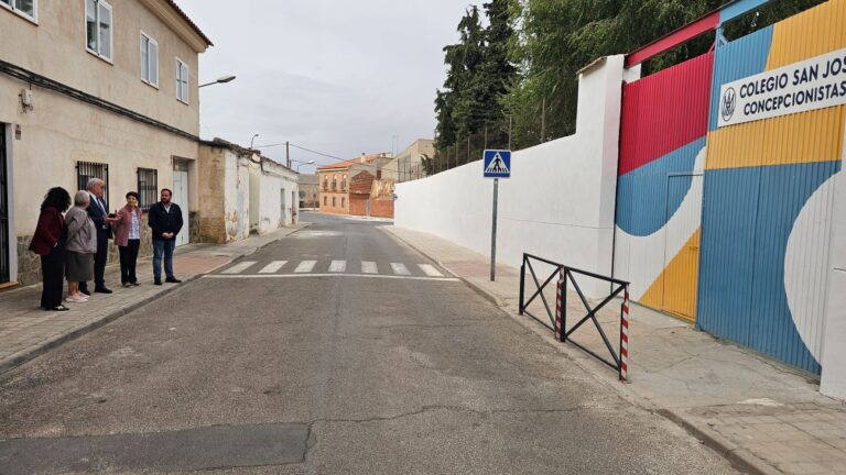 Finalizan las obras del muro perimetral del Colegio San José en Manzanares