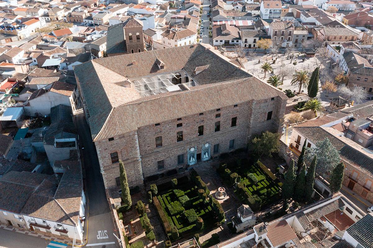 Viajar a Italia sin salir de Ciudad Real: el Palacio del Marqués de Santa Cruz, el Vaticano de la serie “30 Monedas”