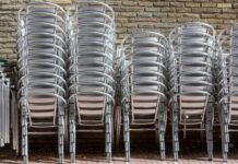 Detenidos tras robar más de 1.100 sillas de terraza en Talavera de la Reina y Madrid