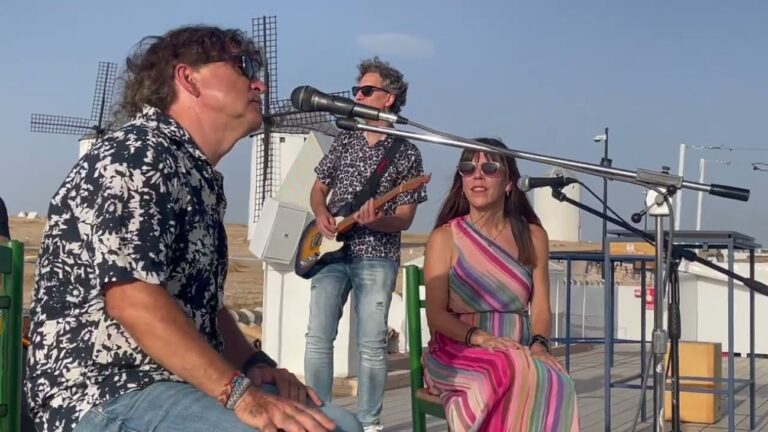 “Cura la herida”, el nuevo tema de Andújar y Claudia Ysora grabado en los molinos de Campo de Criptana