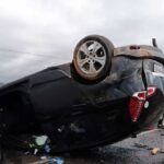 Los bomberos de Valdepeñas rescatan a una persona atrapada tras un vuelco en la CR-412