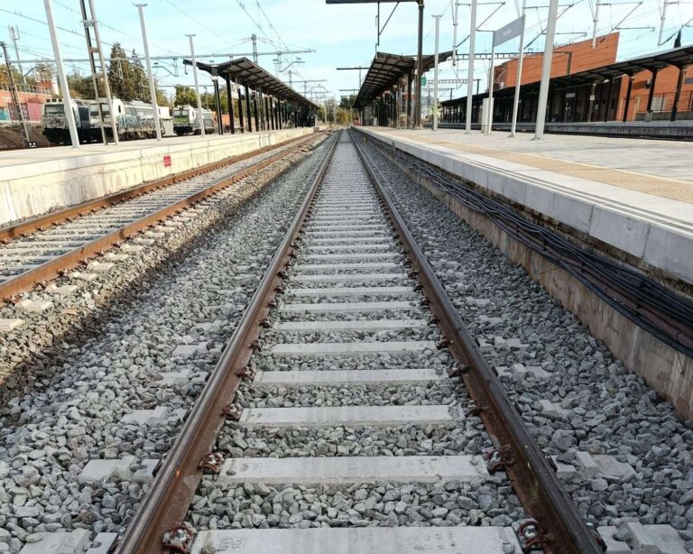 La estación de Puertollano estrena una tercera vía para parada de trenes de alta velocidad