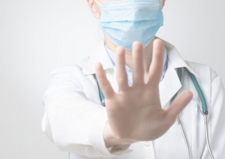 Detenido por agredir con «extrema violencia» a una doctora en Puertollano, según el Colegio de Médicos