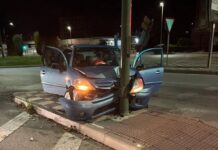 Un conductor choca contra un semáforo en la Avenida de San Julián de Cuenca